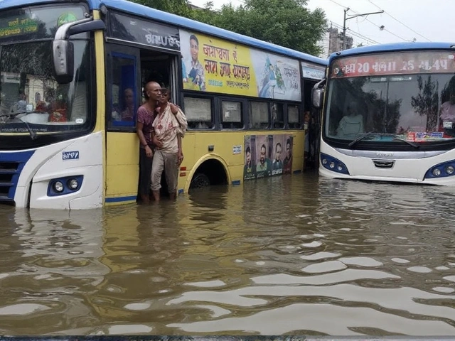 कोलकाता में रिकॉर्ड बारिश: 10 मौत, 90 से अधिक उड़ान रद्द, दुर्गा पूजा के दिन बाढ़ से धक्का